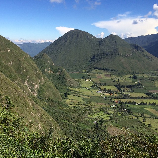 ancient-volcano-caldera-ecuador-travel_16911517905_o